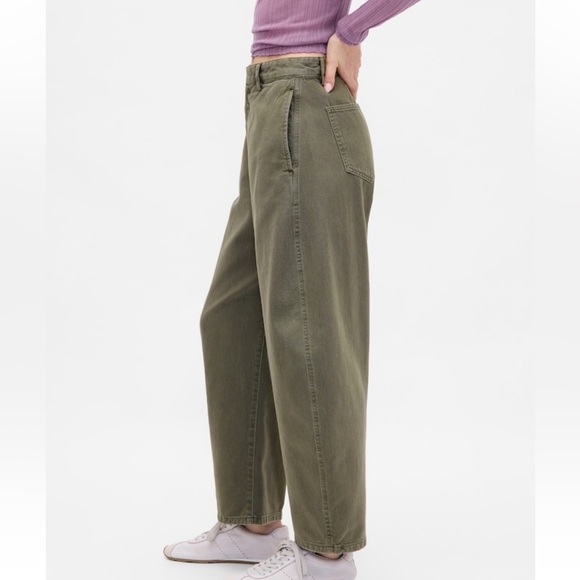 GAP Mid Rise Twill Barrel Pants - Picture 3 of 9